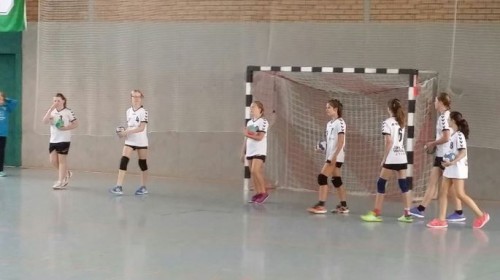 Weibliche D-Jugend des HVW gibt ihre Premiere im Spielbetrieb